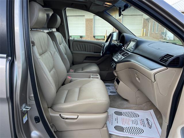 Photo of 2007 Desert Rock Metallic Honda Odyssey