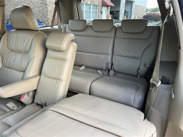 Photo of 2007 Desert Rock Metallic Honda Odyssey