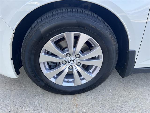 Photo of 2015 White Diamond Pearl Honda Odyssey