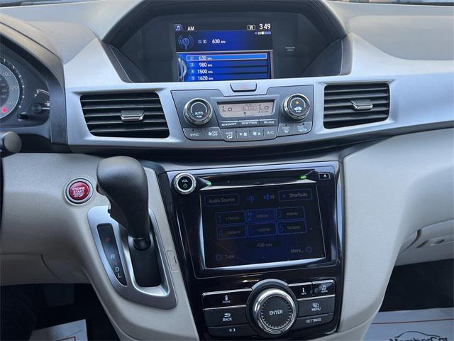 Photo of 2015 White Diamond Pearl Honda Odyssey