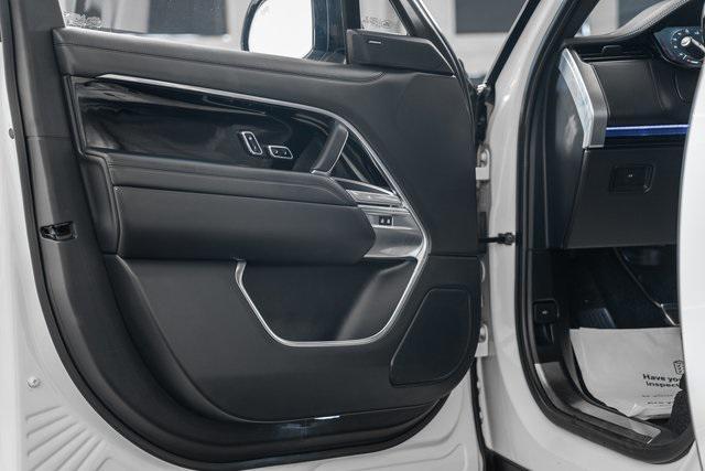 Photo of 2023 Icy White SV Bespoke Special Effect Gloss Land Rover Range Rover