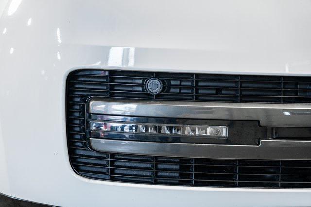 Photo of 2023 Icy White SV Bespoke Special Effect Gloss Land Rover Range Rover