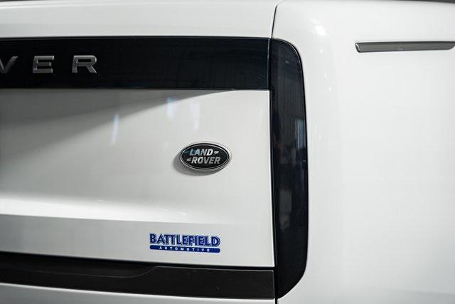 Photo of 2023 Icy White SV Bespoke Special Effect Gloss Land Rover Range Rover