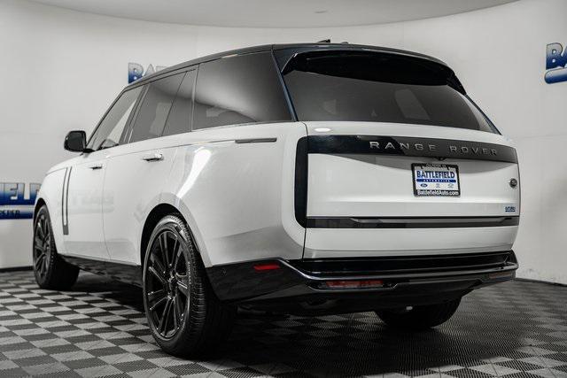 Photo of 2023 Icy White SV Bespoke Special Effect Gloss Land Rover Range Rover
