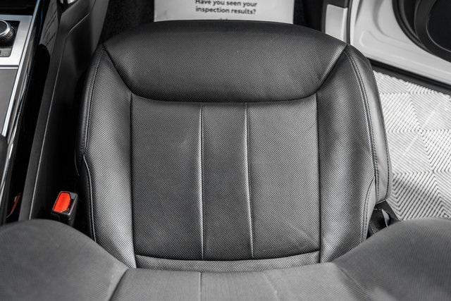 Photo of 2023 Icy White SV Bespoke Special Effect Gloss Land Rover Range Rover