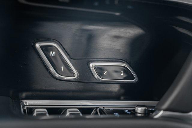 Photo of 2023 Icy White SV Bespoke Special Effect Gloss Land Rover Range Rover