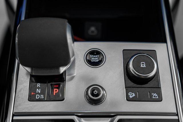 Photo of 2023 Icy White SV Bespoke Special Effect Gloss Land Rover Range Rover