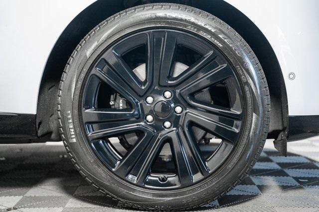 Photo of 2023 Icy White SV Bespoke Special Effect Gloss Land Rover Range Rover