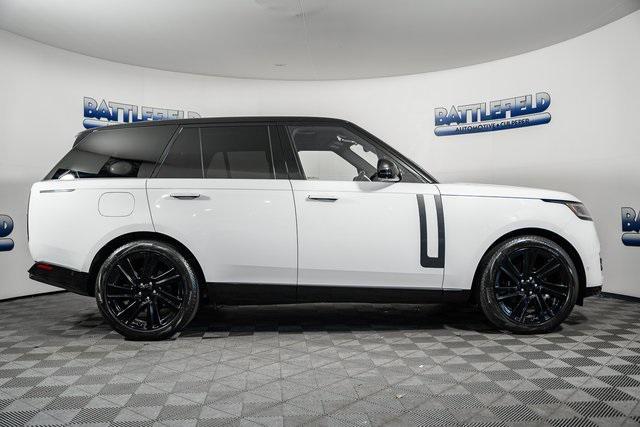 Photo of 2023 Icy White SV Bespoke Special Effect Gloss Land Rover Range Rover