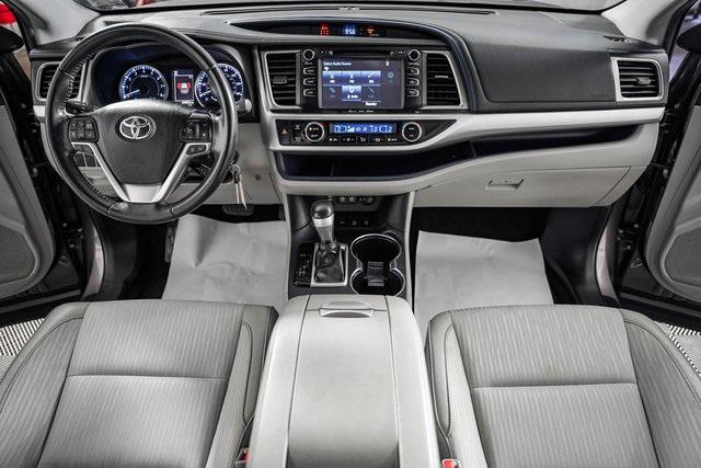 Photo of 2019 Predawn Gray Mica Toyota Highlander