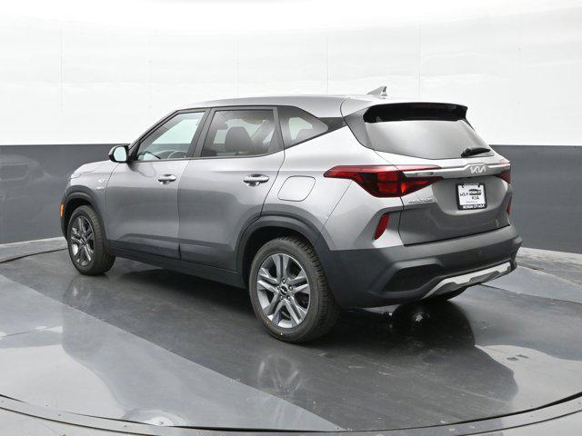 Photo of 2022 Steel Gray Kia Seltos