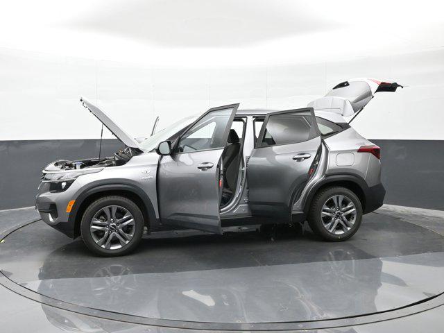 Photo of 2022 Steel Gray Kia Seltos