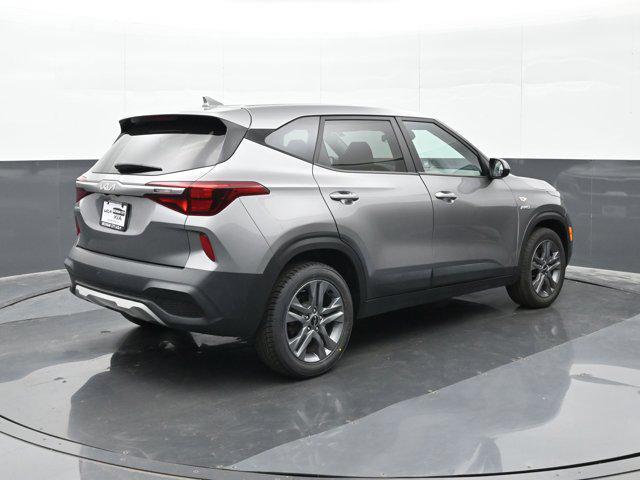 Photo of 2022 Steel Gray Kia Seltos