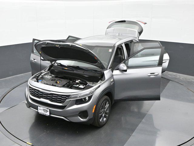 Photo of 2022 Steel Gray Kia Seltos