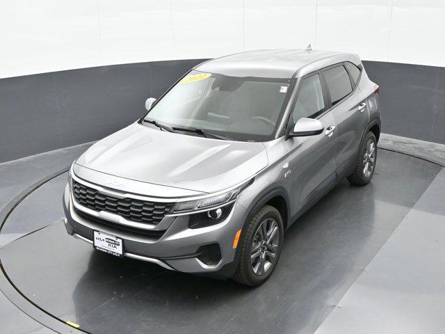 Photo of 2022 Steel Gray Kia Seltos