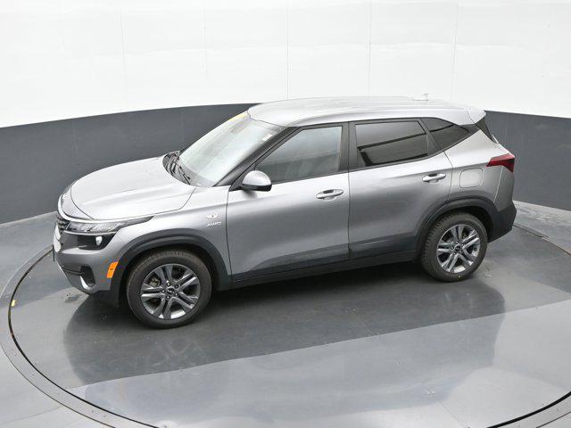 Photo of 2022 Steel Gray Kia Seltos