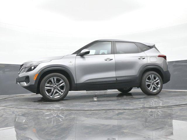 Photo of 2022 Steel Gray Kia Seltos