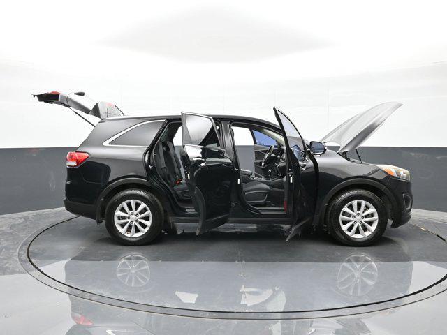 Photo of 2018 Ebony Black Kia Sorento