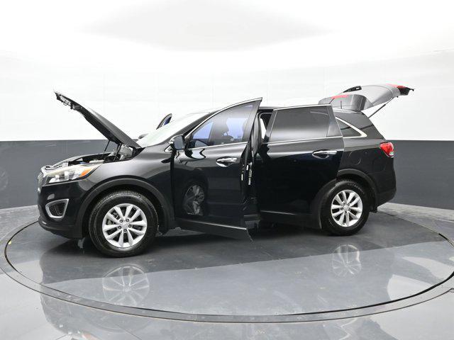 Photo of 2018 Ebony Black Kia Sorento