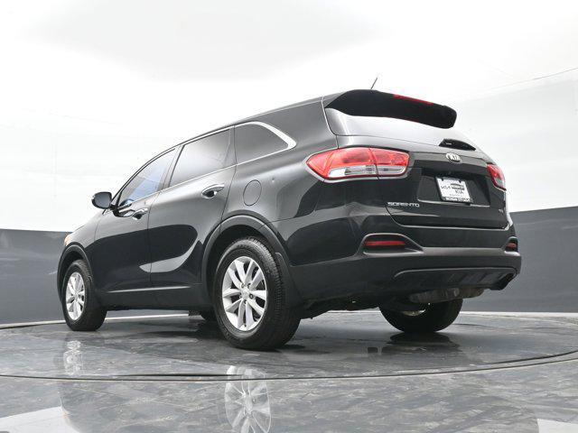 Photo of 2018 Ebony Black Kia Sorento