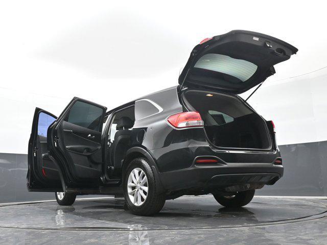 Photo of 2018 Ebony Black Kia Sorento