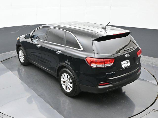 Photo of 2018 Ebony Black Kia Sorento