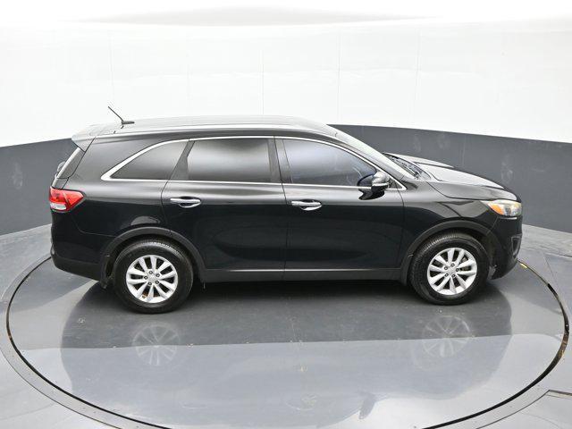Photo of 2018 Ebony Black Kia Sorento