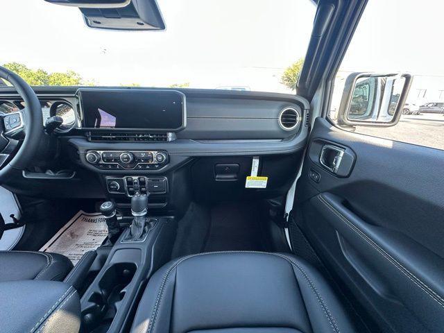 Photo of 2025 Bright White Clearcoat Jeep Wrangler