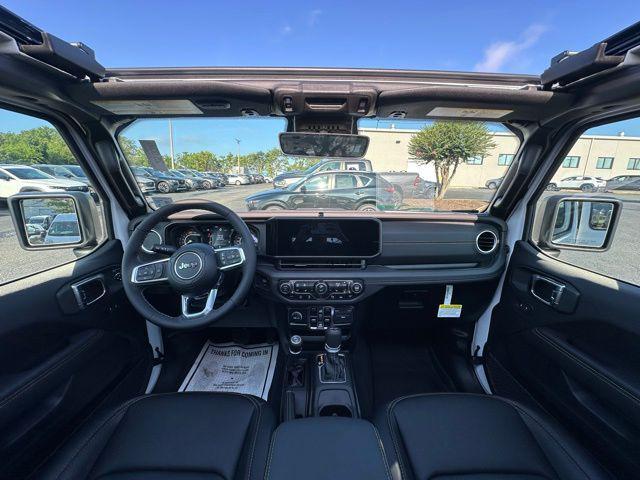 Photo of 2025 Bright White Clearcoat Jeep Wrangler