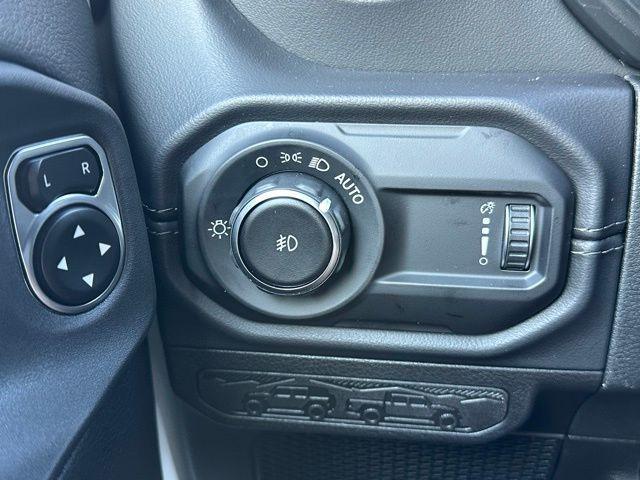 Photo of 2025 Bright White Clearcoat Jeep Wrangler