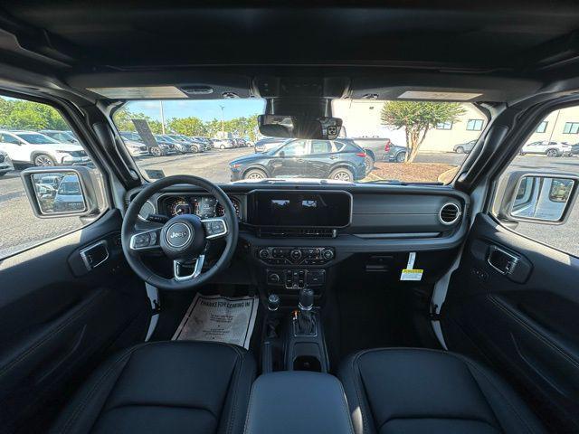 Photo of 2025 Bright White Clearcoat Jeep Wrangler