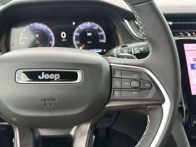 Photo of 2025 Bright White Clearcoat Jeep Grand Cherokee