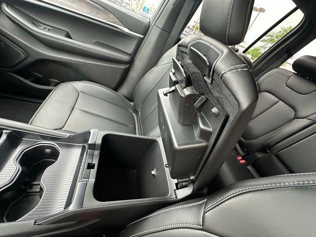 Photo of 2025 Bright White Clearcoat Jeep Grand Cherokee