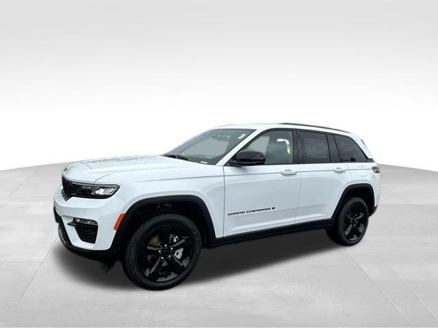 Photo of 2025 Bright White Clearcoat Jeep Grand Cherokee