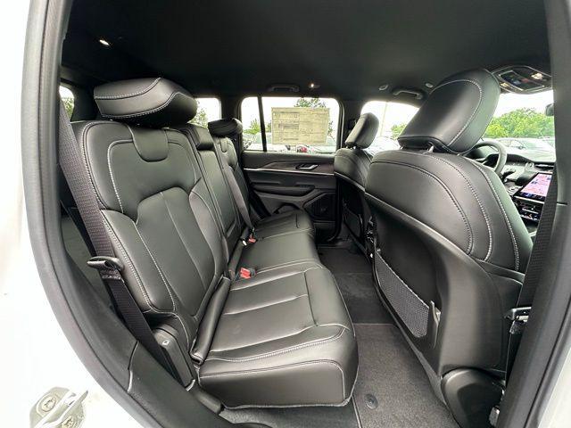 Photo of 2025 Bright White Clearcoat Jeep Grand Cherokee