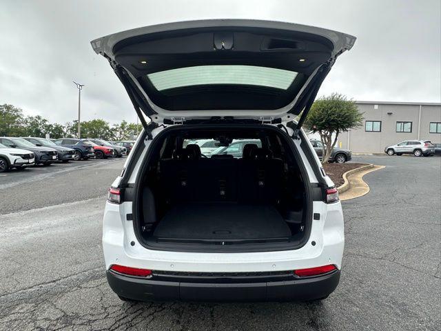Photo of 2025 Bright White Clearcoat Jeep Grand Cherokee