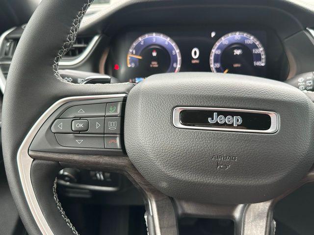 Photo of 2025 Bright White Clearcoat Jeep Grand Cherokee
