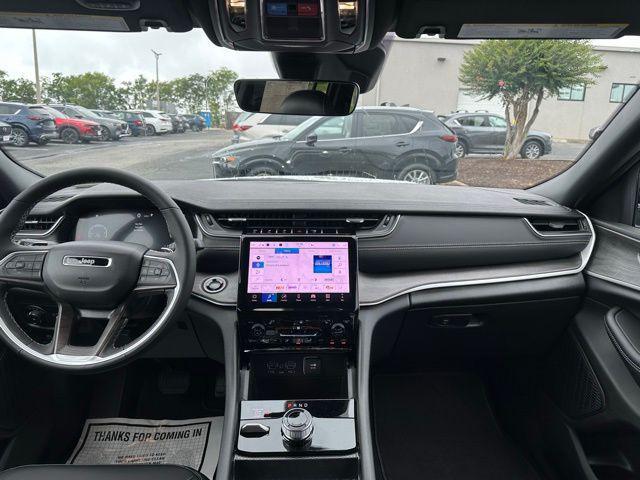 Photo of 2025 Bright White Clearcoat Jeep Grand Cherokee