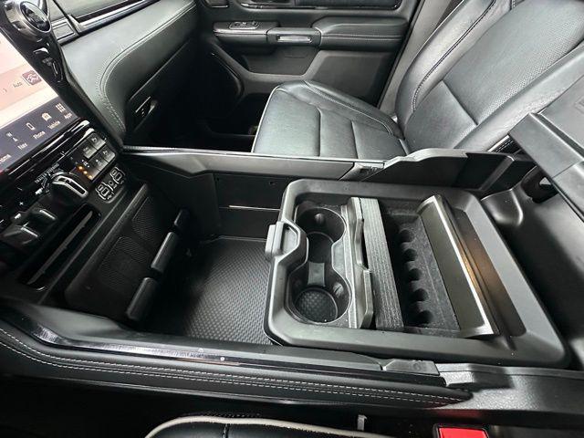 Photo of 2023 Diamond Black Crystal Pearlcoat RAM 1500