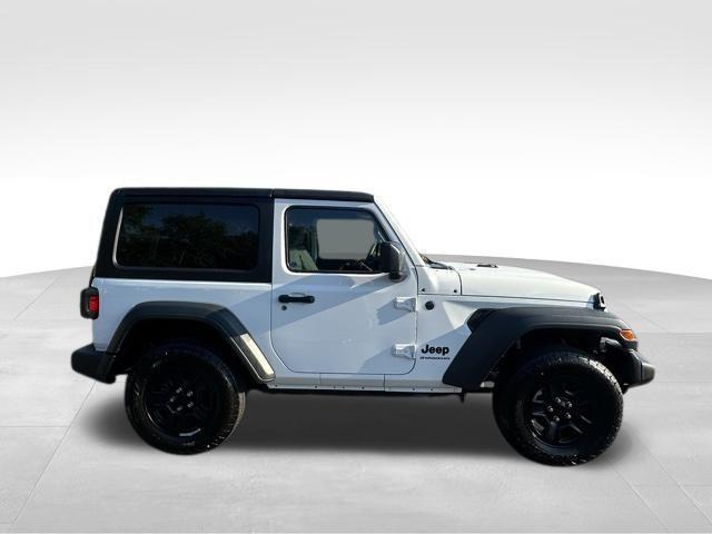 Photo of 2025 Bright White Clearcoat Jeep Wrangler
