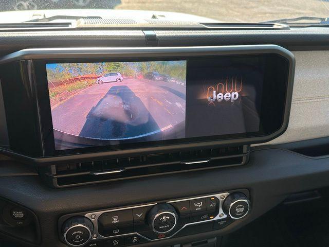Photo of 2025 Bright White Clearcoat Jeep Wrangler