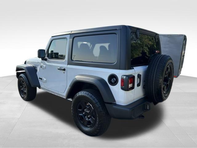 Photo of 2025 Bright White Clearcoat Jeep Wrangler