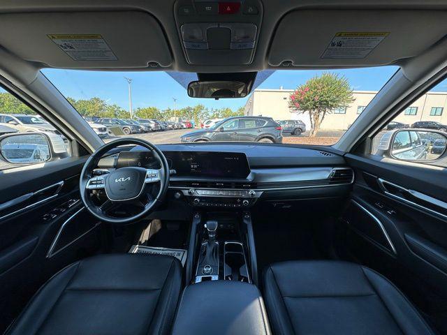 Photo of 2023 Glacial White Pearl Kia Telluride