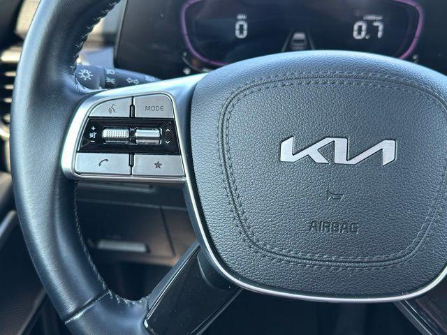 Photo of 2023 Glacial White Pearl Kia Telluride