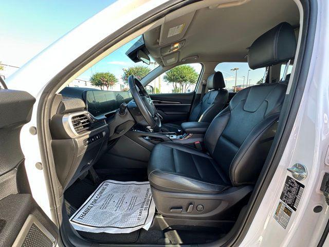 Photo of 2023 Glacial White Pearl Kia Telluride