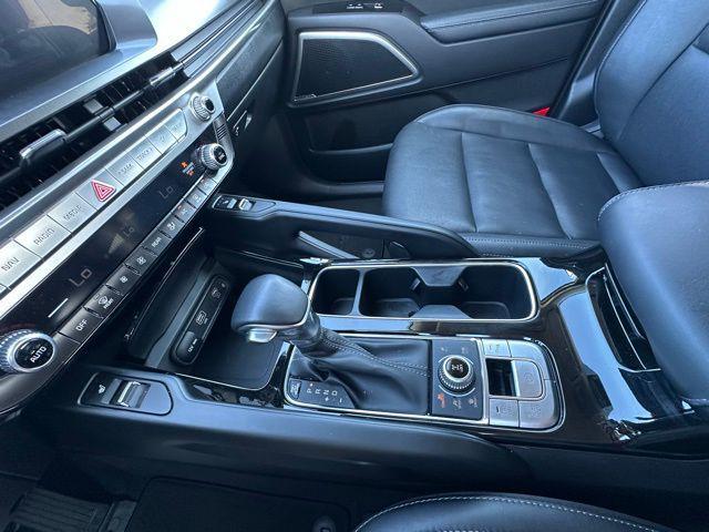 Photo of 2023 Glacial White Pearl Kia Telluride