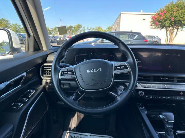 Photo of 2023 Glacial White Pearl Kia Telluride