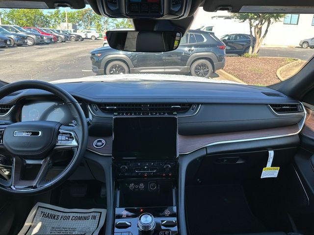 Photo of 2025 Bright White Clearcoat Jeep Grand Cherokee