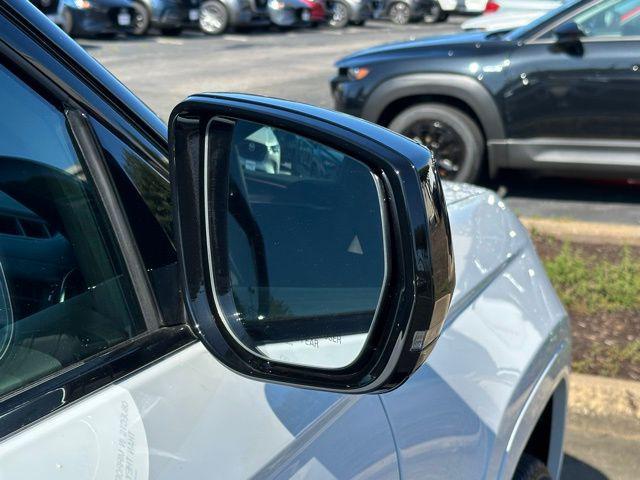 Photo of 2025 Bright White Clearcoat Jeep Grand Cherokee