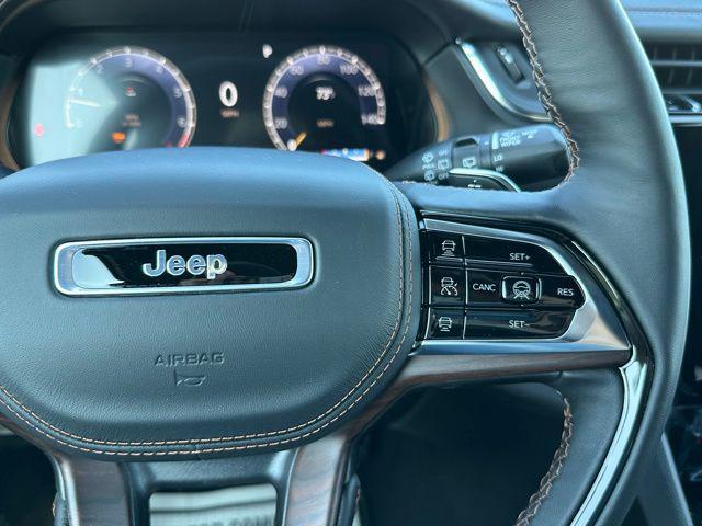 Photo of 2025 Bright White Clearcoat Jeep Grand Cherokee